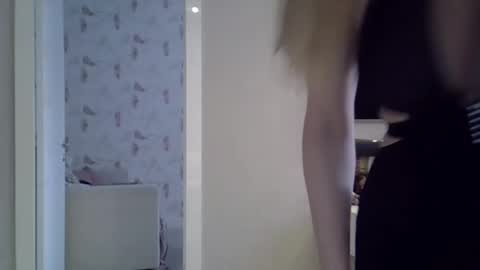 Snapshot of zarinaswift chatting on 03.11.25 Zarina Swift online show from 03.11.25