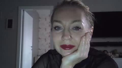 Snapshot of zarinaswift chatting on 11.01.25 Zarina Swift online show from 11.01.25