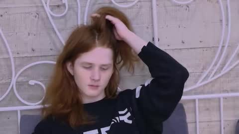 Snapshot of zaynginger chatting on 10.23.25 ZAYN online show from 10.23.25