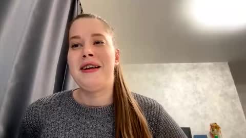 Snapshot of zenacusatis chatting on 02.12.26 Sindy online show from 02.12.26