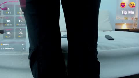 Zenda Evans online show from 01.31.25