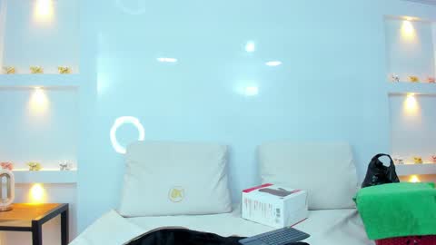 Zenda Evans online show from 02.06.25