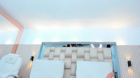 Zenda Evans online show from 11.28.25