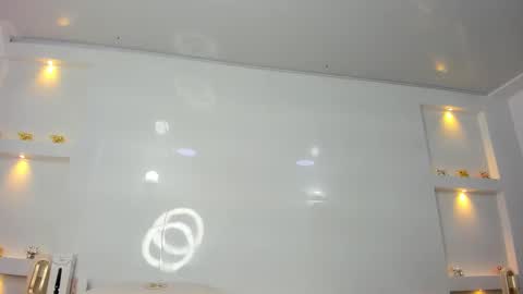 Zenda Evans online show from 12.03.25