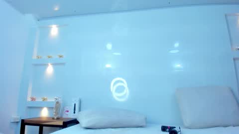 Zenda Evans online show from 12.15.25