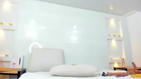 Zenda Evans online show from 01.07.26