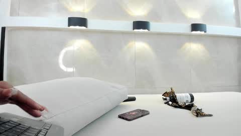 Zenda Evans online show from 02.20.26