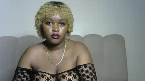 Snapshot of zendayah47 chatting on 02.05.26 Caramel online show from 02.05.26