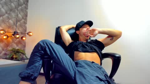 Snapshot of zeusjeff chatting on 12.02.24 zeus online show from 12.02.24