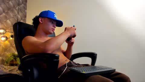 Snapshot of zeusjeff chatting on 12.28.24 zeus online show from 12.28.24