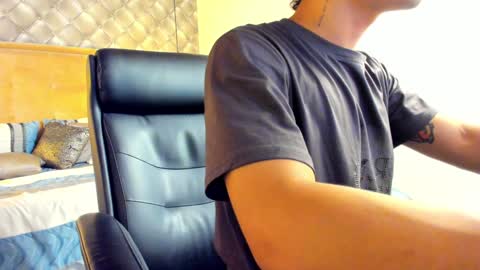 Snapshot of zeusjeff chatting on 12.31.24 zeus online show from 12.31.24