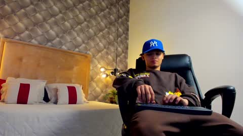 Snapshot of zeusjeff chatting on 01.07.25 zeus online show from 01.07.25