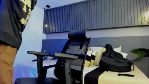 Snapshot of zeusjeff chatting on 02.12.25 zeus online show from 02.12.25