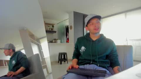 Snapshot of zeusjeff chatting on 09.27.25 zeus online show from 09.27.25