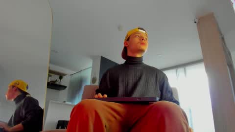 Snapshot of zeusjeff chatting on 10.04.25 zeus online show from 10.04.25