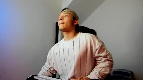 Snapshot of zeusjeff chatting on 10.22.25 zeus online show from 10.22.25