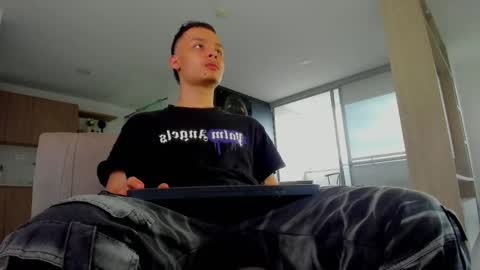 Snapshot of zeusjeff chatting on 11.03.25 zeus online show from 11.03.25