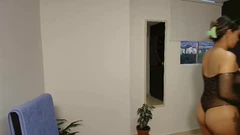 Snapshot of zhara_11 chatting on 11.23.25 Zhara online show from 11.23.25