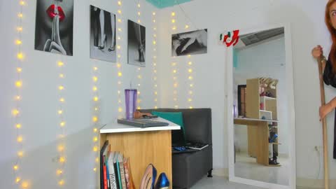 Snapshot of zhara_becherovka chatting on 01.09.25 Zhara online show from 01.09.25