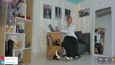 Snapshot of zhara_becherovka chatting on 01.17.25 Zhara online show from 01.17.25