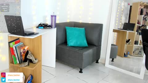 Snapshot of zhara_becherovka chatting on 01.25.25 Zhara online show from 01.25.25