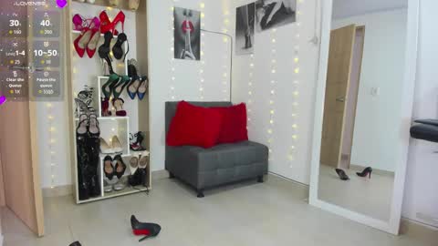 Snapshot of zhara_becherovka chatting on 11.08.25 Zhara online show from 11.08.25