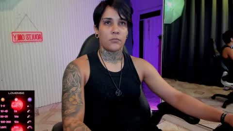 Snapshot of zhoestrong chatting on 06.17.26 zhoestrong online show from 06.17.26