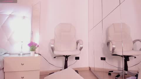 Nia  online show from 02.26.25