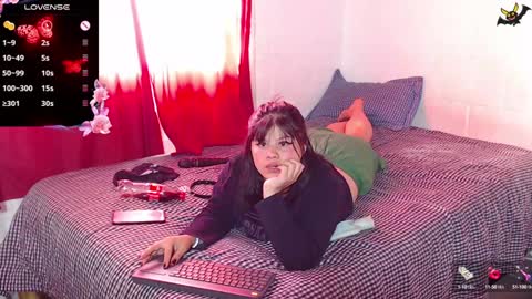 Snapshot of zoe_bronw chatting on 12.11.24 Zoe Bronw online show from 12.11.24