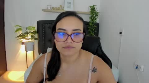 Snapshot of zoe_danae_ chatting on 01.06.25 Zoe online show from 01.06.25