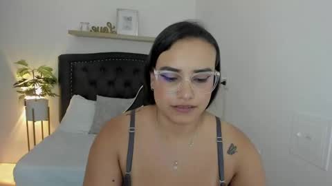 Snapshot of zoe_danae_ chatting on 01.29.25 Zoe online show from 01.29.25