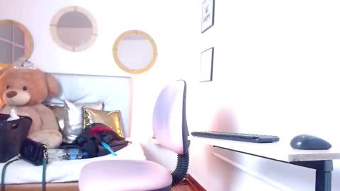 zoe_hecate online show from 12.04.25