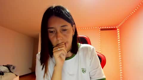 Snapshot of zoe_jeane_beker chatting on 03.05.25 ZOE online show from 03.05.25