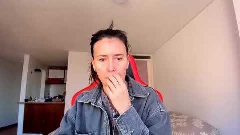 Snapshot of zoe_jeane_beker chatting on 10.02.25 ZOE online show from 10.02.25