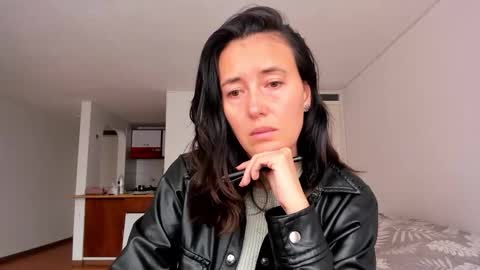 Snapshot of zoe_jeane_beker chatting on 12.16.25 ZOE online show from 12.16.25