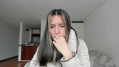 Snapshot of zoe_jeane_beker chatting on 03.28.26 ZOE online show from 03.28.26