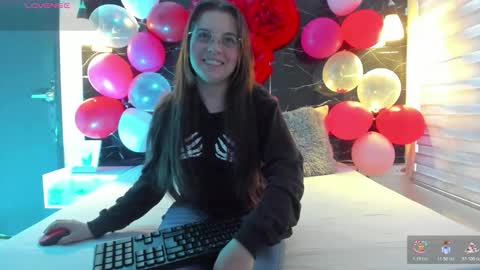 Snapshot of zoe_le chatting on 02.14.26 Zoe online show from 02.14.26