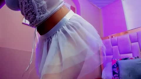 zoe_moreau online show from 11.18.25