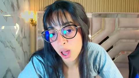 Snapshot of zoe_r_ chatting on 09.12.25 Zoe online show from 09.12.25