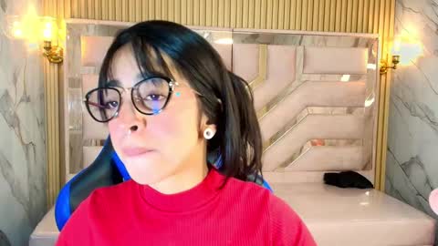 Snapshot of zoe_r_ chatting on 09.18.25 Zoe online show from 09.18.25