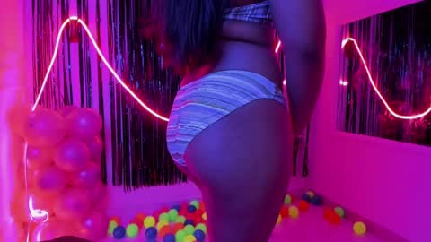 Snapshot of zoe_roux210949 chatting on 01.26.25 Zoe online show from 01.26.25