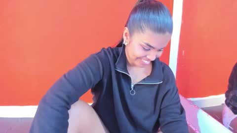 Snapshot of zoe_roux210949 chatting on 02.10.25 Zoe online show from 02.10.25