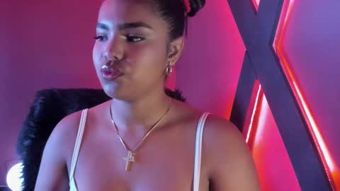 Snapshot of zoe_roux210949 chatting on 09.21.25 Zoe online show from 09.21.25