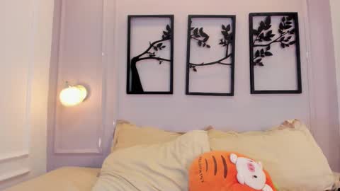 Snapshot of zoe_roux210949 chatting on 11.22.25 Zoe online show from 11.22.25