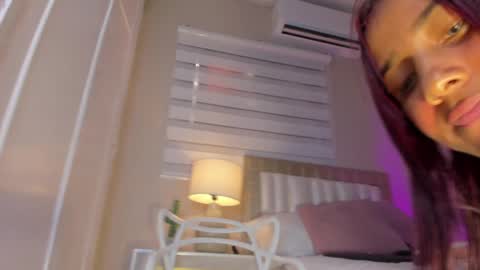 Snapshot of zoe_sky_ chatting on 02.05.25 Hi guys i am Zoe online show from 02.05.25