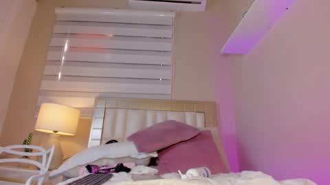 Snapshot of zoe_sky_ chatting on 02.07.25 Hi guys i am Zoe online show from 02.07.25