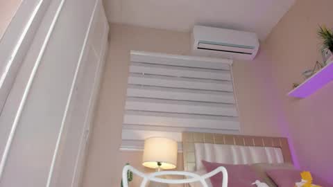 Snapshot of zoe_sky_ chatting on 02.19.25 Hi guys i am Zoe online show from 02.19.25