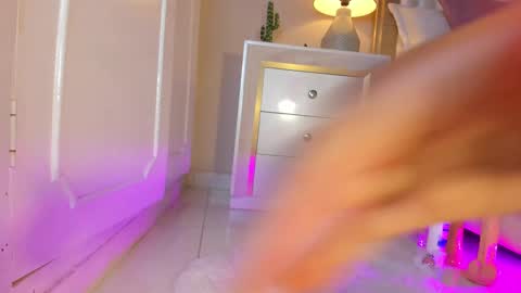 Snapshot of zoe_sky_ chatting on 03.11.25 Hi guys i am Zoe online show from 03.11.25