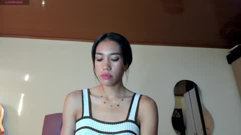 Snapshot of zoe_storm2 chatting on 04.27.26 Zoe online show from 04.27.26