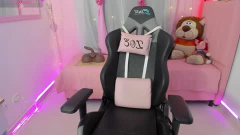 Snapshot of zoe_sullivan_ chatting on 09.29.25 zoe_sullivan_ online show from 09.29.25